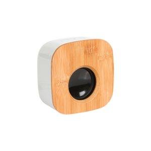 TH-180, Bocina Varese. Bocina Bluetooth con radio FM, fabricada en plástico ABS y bambú, con ranura para tarjeta TF y memoria USB. Carga a través de cable USB (incluido). Incluye caja de cartón individual.