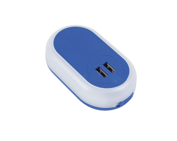 A2495, Cargador doble USB y lámpara LED con botón de encendido. Salida 5.0 V-2.0 A. Presentación: caja en color blanco.