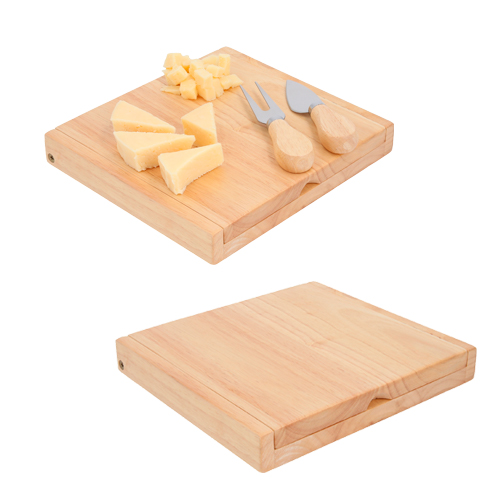 HO-068, Tabla de quesos con estuche de madera. Incluye 4 piezas: 1 mini cuchillo de pala, 1 mini tenedor, un cuchillo de avión estrecho y un cuchillo.